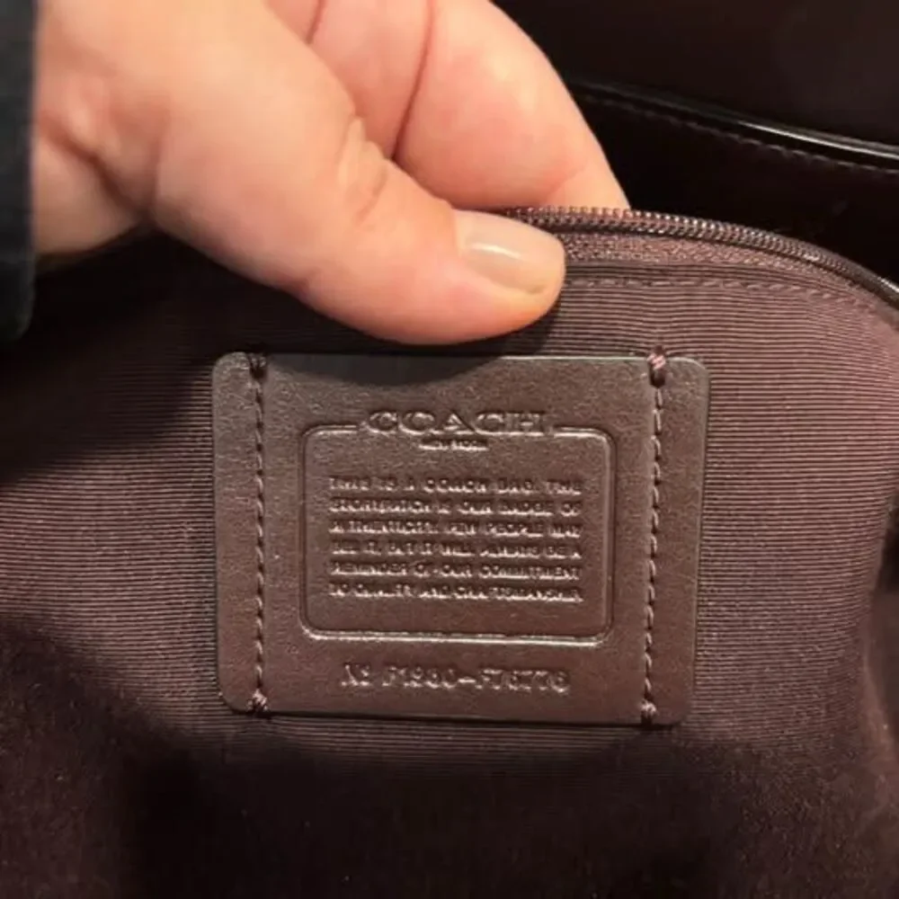 New Coach Chelsea Champlain Skeleton Horse Carriage Leather Tote - Picture 10 of 10